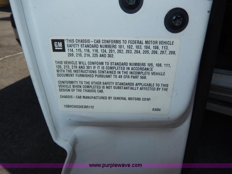 image for item H9731 2004 Chevrolet Silverado 2500HD utility truck