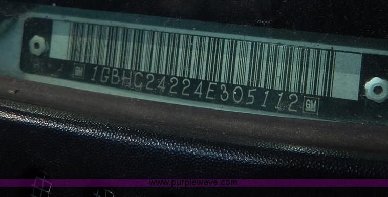 image for item H9731 2004 Chevrolet Silverado 2500HD utility truck