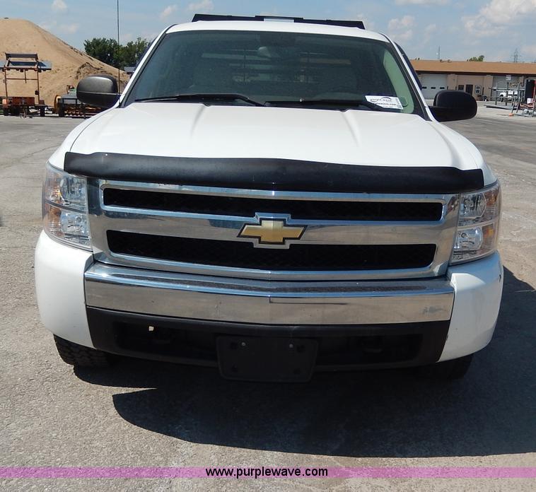 image for item H9732 2008 Chevrolet Silverado 1500 Crew Cab pickup truck