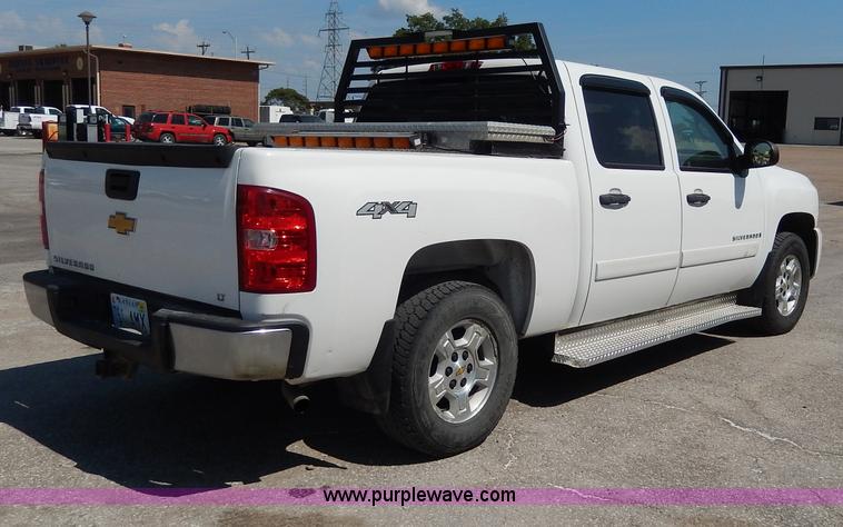 image for item H9732 2008 Chevrolet Silverado 1500 Crew Cab pickup truck