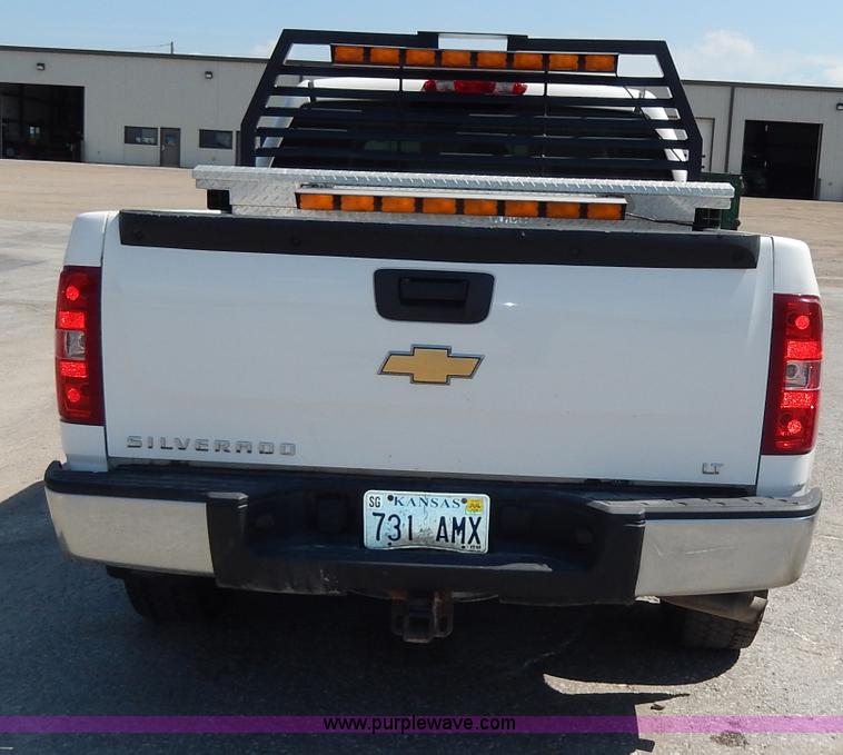 image for item H9732 2008 Chevrolet Silverado 1500 Crew Cab pickup truck