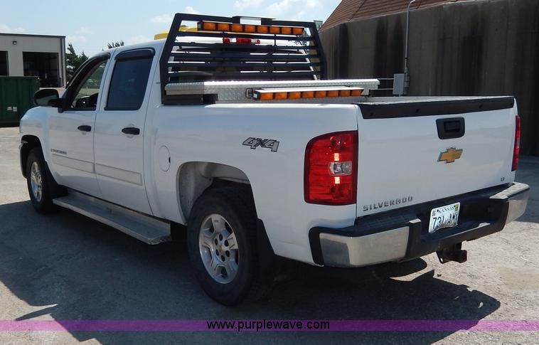 image for item H9732 2008 Chevrolet Silverado 1500 Crew Cab pickup truck