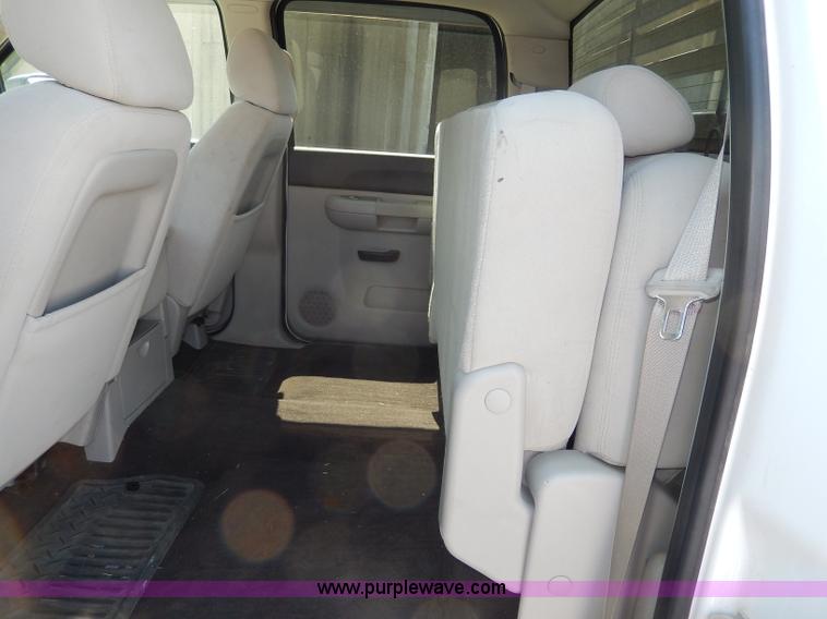 image for item H9732 2008 Chevrolet Silverado 1500 Crew Cab pickup truck