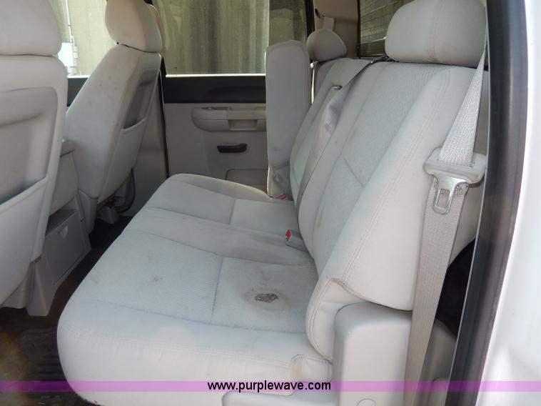 image for item H9732 2008 Chevrolet Silverado 1500 Crew Cab pickup truck