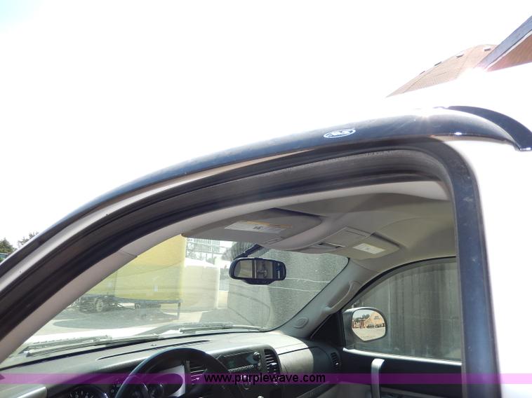 image for item H9732 2008 Chevrolet Silverado 1500 Crew Cab pickup truck