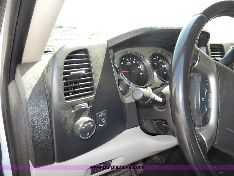 image for item H9732 2008 Chevrolet Silverado 1500 Crew Cab pickup truck