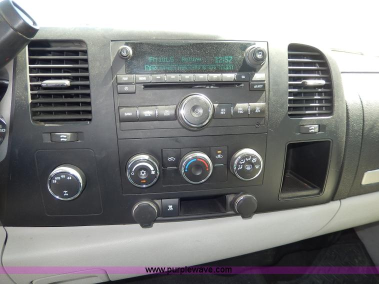 image for item H9732 2008 Chevrolet Silverado 1500 Crew Cab pickup truck