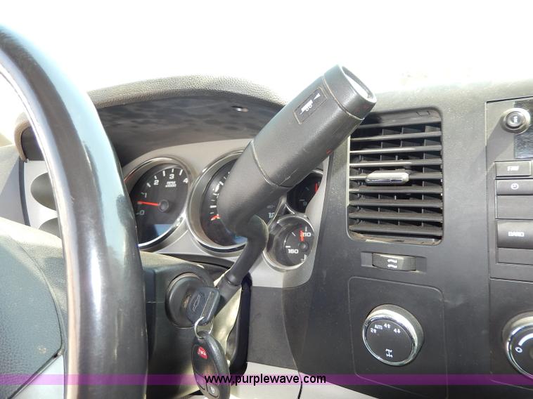 image for item H9732 2008 Chevrolet Silverado 1500 Crew Cab pickup truck