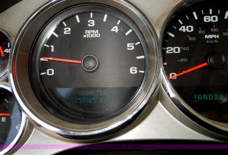 image for item H9732 2008 Chevrolet Silverado 1500 Crew Cab pickup truck