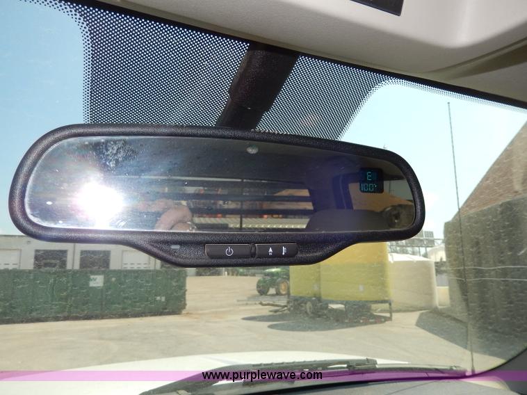 image for item H9732 2008 Chevrolet Silverado 1500 Crew Cab pickup truck