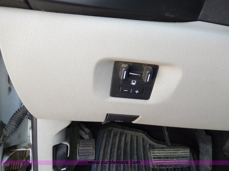 image for item H9732 2008 Chevrolet Silverado 1500 Crew Cab pickup truck