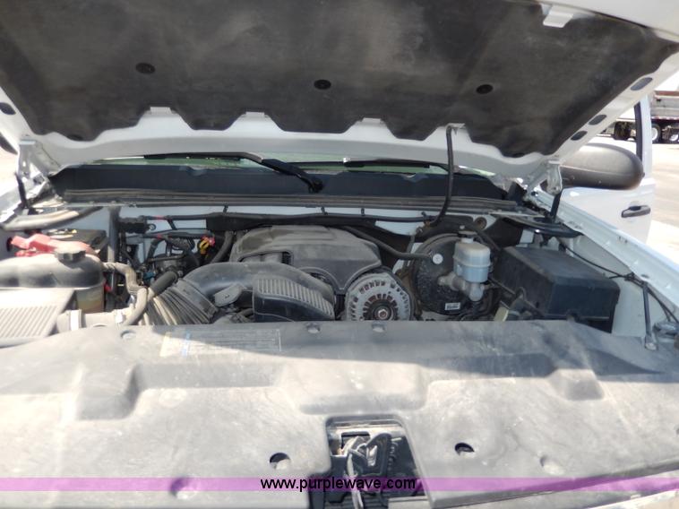 image for item H9732 2008 Chevrolet Silverado 1500 Crew Cab pickup truck