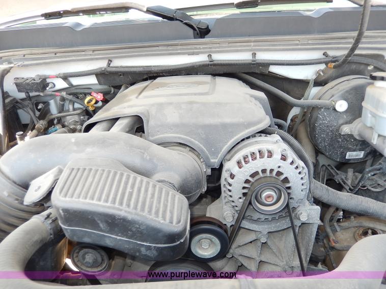 image for item H9732 2008 Chevrolet Silverado 1500 Crew Cab pickup truck