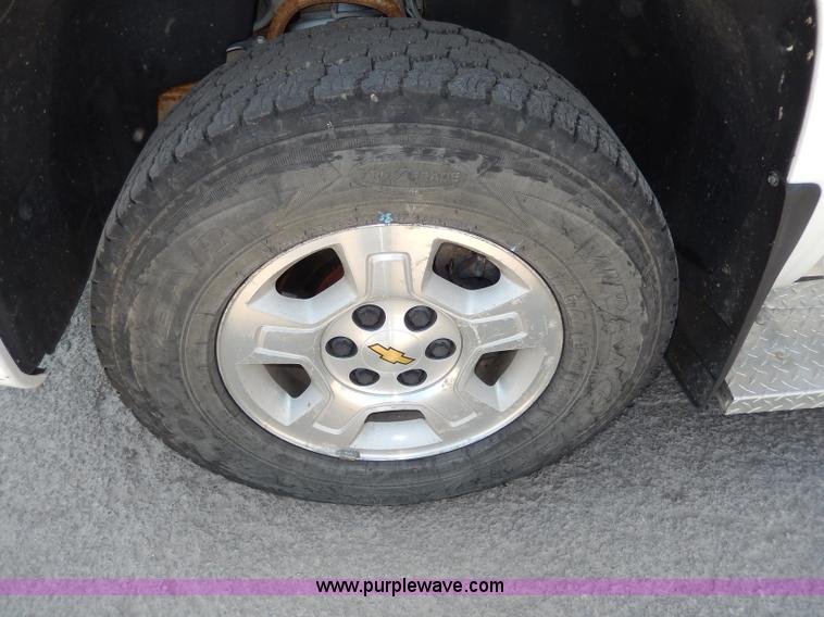 image for item H9732 2008 Chevrolet Silverado 1500 Crew Cab pickup truck