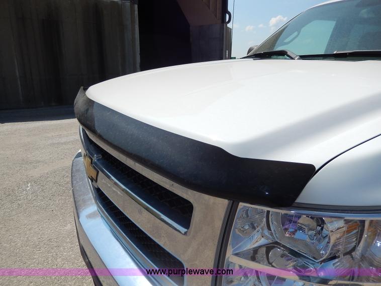 image for item H9732 2008 Chevrolet Silverado 1500 Crew Cab pickup truck