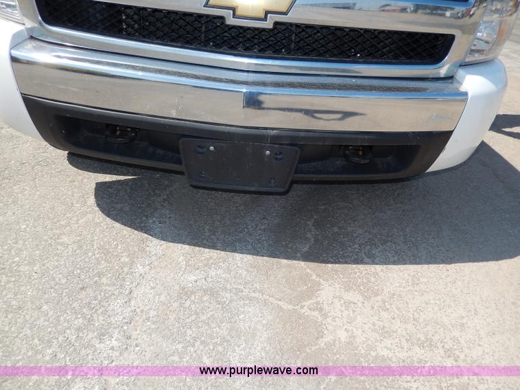 image for item H9732 2008 Chevrolet Silverado 1500 Crew Cab pickup truck