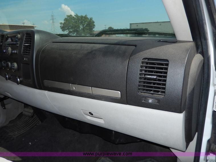 image for item H9732 2008 Chevrolet Silverado 1500 Crew Cab pickup truck