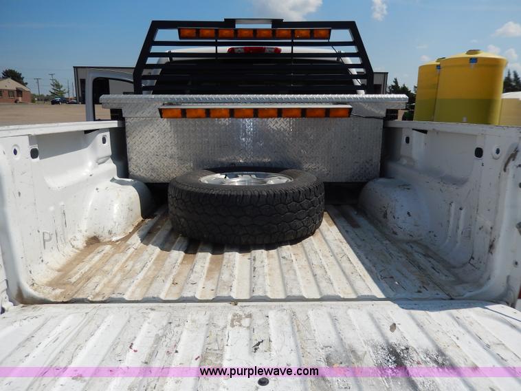 image for item H9732 2008 Chevrolet Silverado 1500 Crew Cab pickup truck