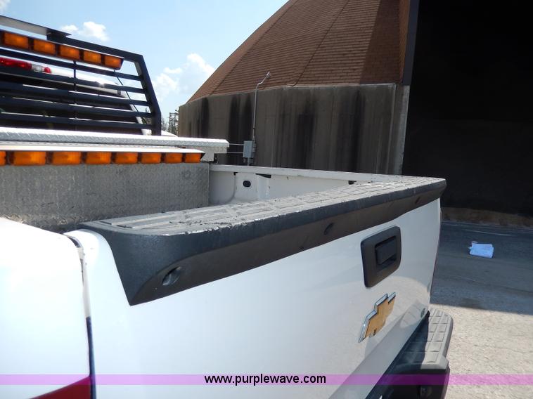 image for item H9732 2008 Chevrolet Silverado 1500 Crew Cab pickup truck