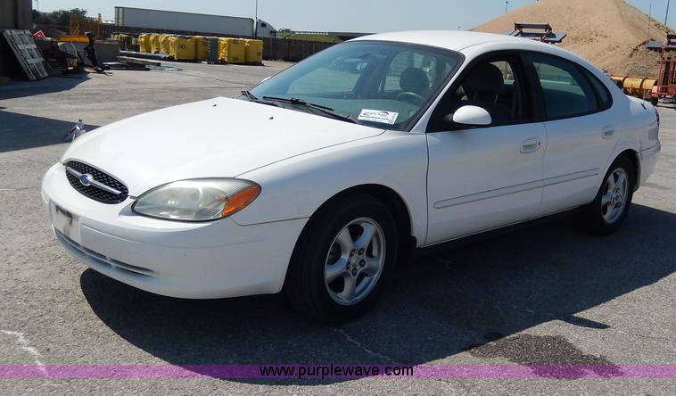 image for item H9734 2003 Ford Taurus SE