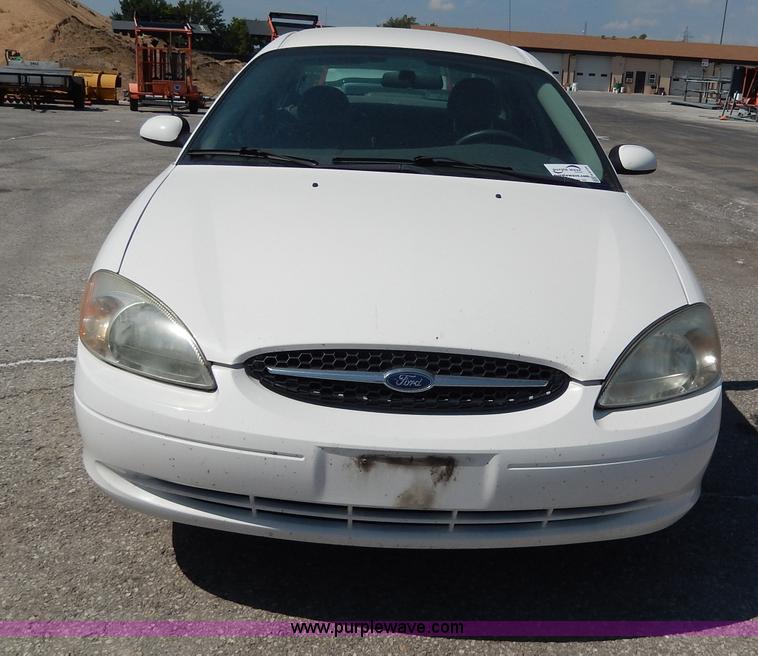 image for item H9734 2003 Ford Taurus SE