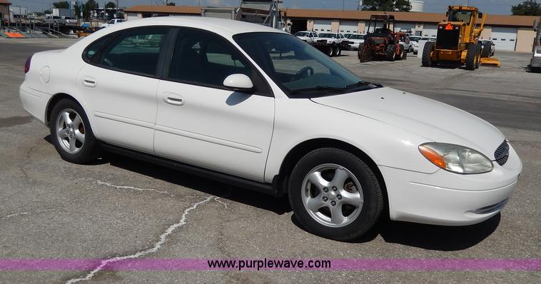 image for item H9734 2003 Ford Taurus SE