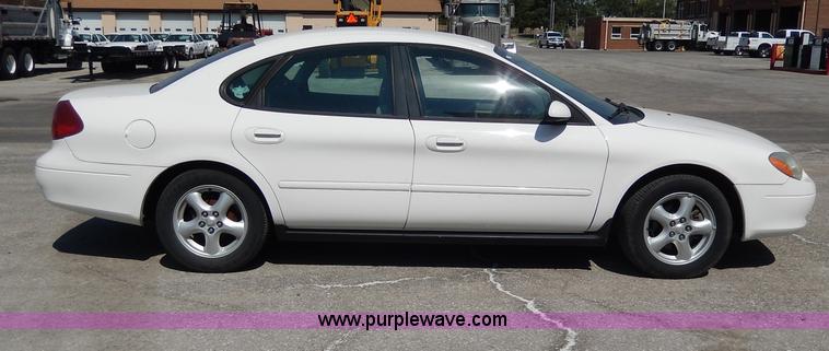 image for item H9734 2003 Ford Taurus SE
