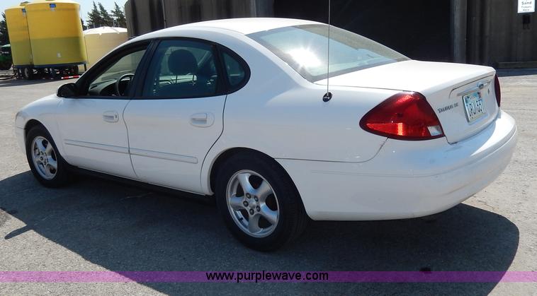 image for item H9734 2003 Ford Taurus SE