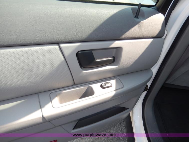 image for item H9734 2003 Ford Taurus SE