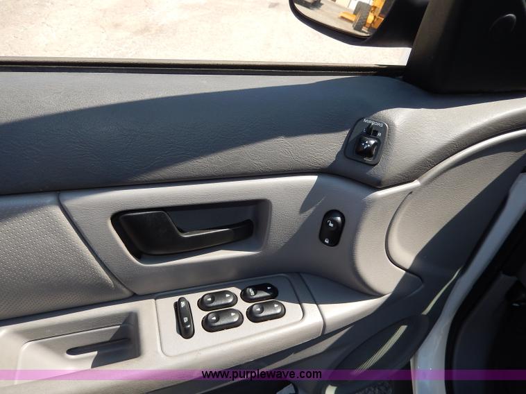 image for item H9734 2003 Ford Taurus SE