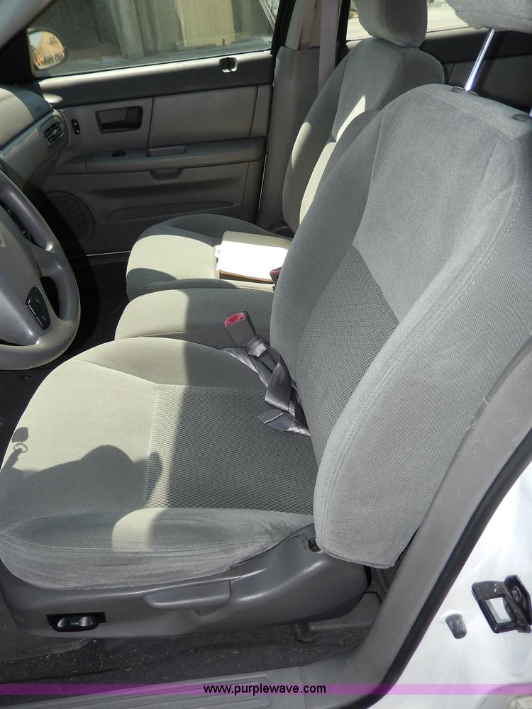 image for item H9734 2003 Ford Taurus SE