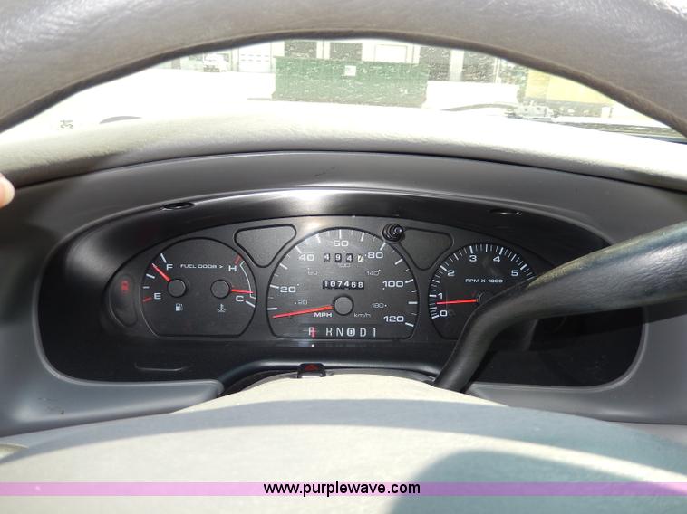 image for item H9734 2003 Ford Taurus SE