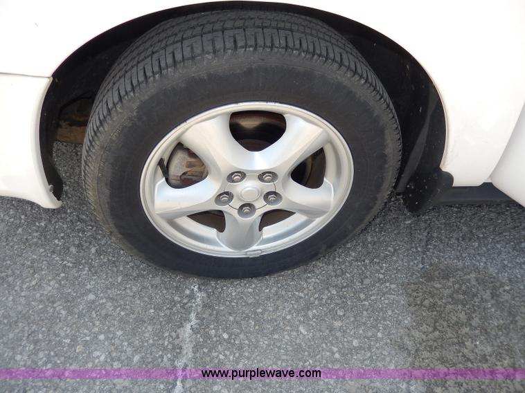 image for item H9734 2003 Ford Taurus SE