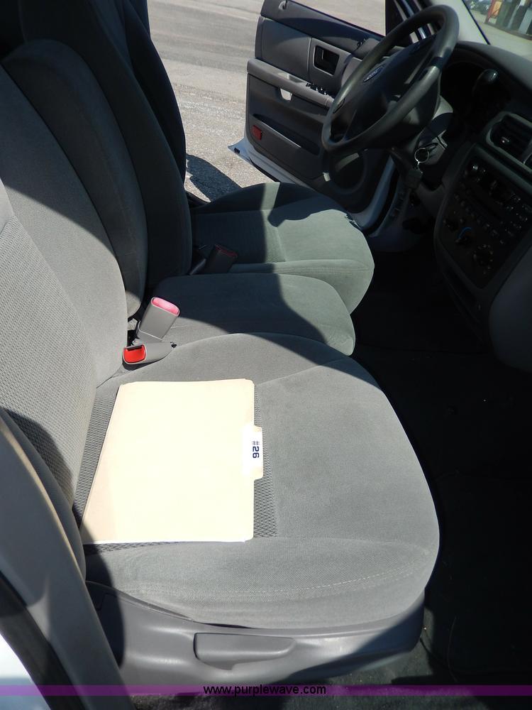 image for item H9734 2003 Ford Taurus SE