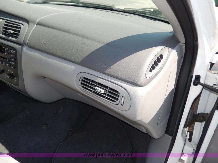 image for item H9734 2003 Ford Taurus SE