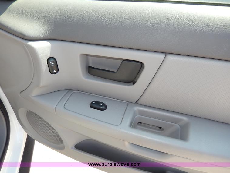 image for item H9734 2003 Ford Taurus SE