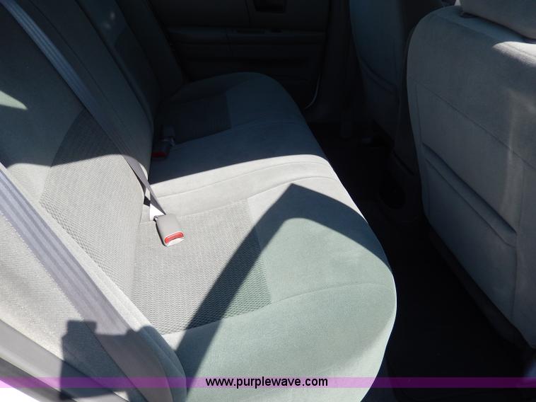 image for item H9734 2003 Ford Taurus SE