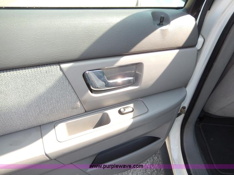 image for item H9735 2000 Ford Taurus SE SVG