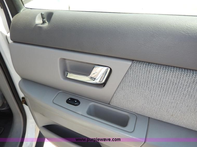 image for item H9735 2000 Ford Taurus SE SVG