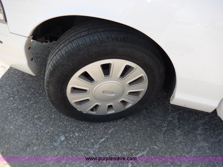 image for item H9736 2008 Ford Crown Victoria Police Interceptor