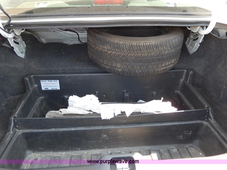 image for item H9737 2011 Ford Crown Victoria Police Interceptor