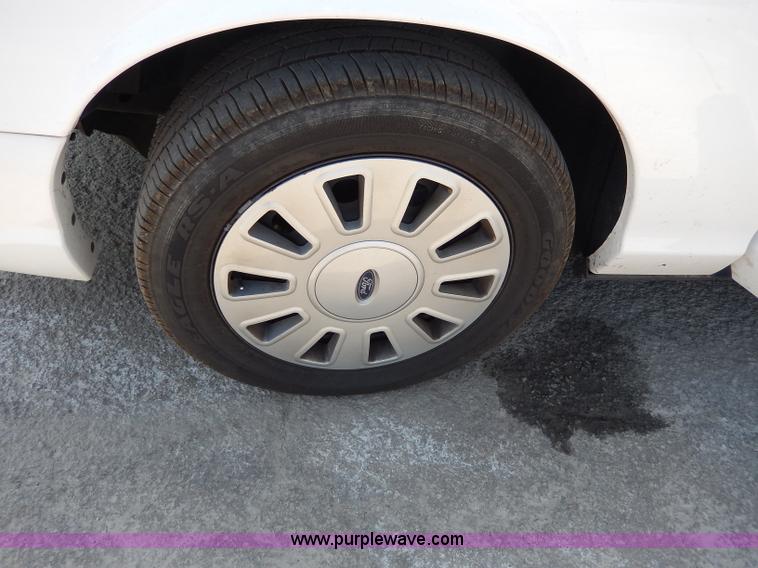 image for item H9738 2011 Ford Crown Victoria Police Interceptor