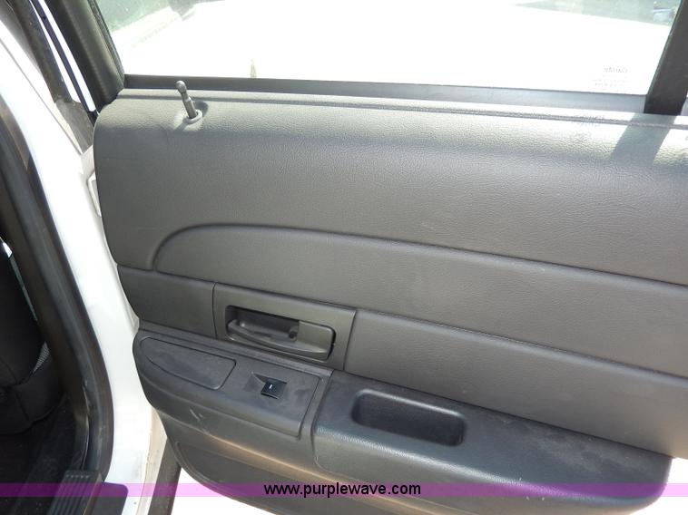 image for item H9740 2010 Ford Crown Victoria Police Interceptor