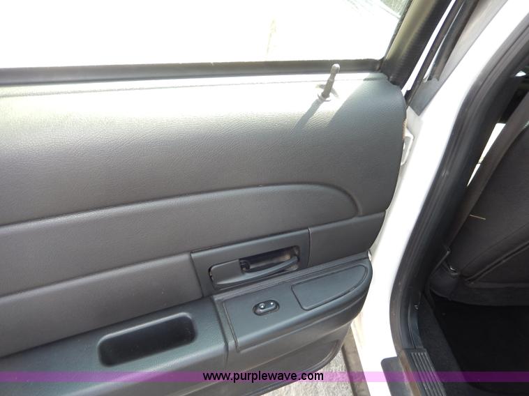 image for item H9741 2008 Ford Crown Victoria Police Interceptor