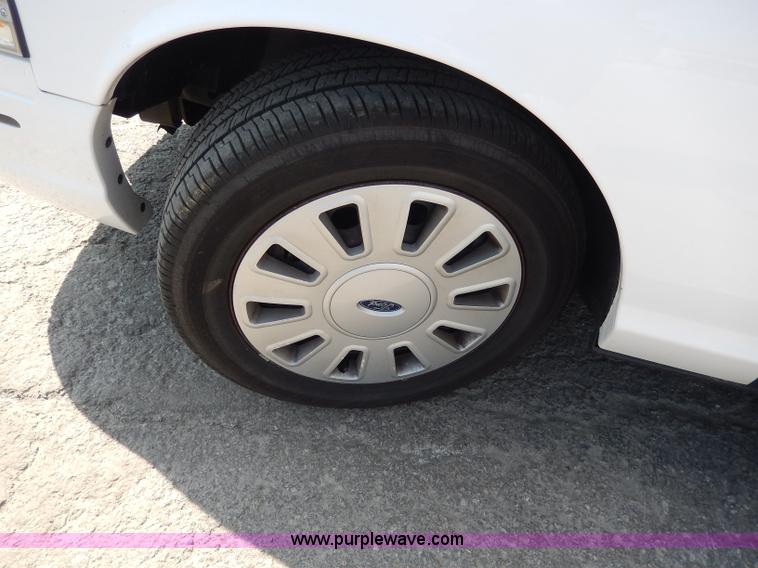 image for item H9742 2008 Ford Crown Victoria Police Interceptor