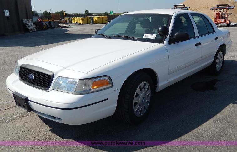 image for item H9744 2010 Ford Crown Victoria Police Interceptor