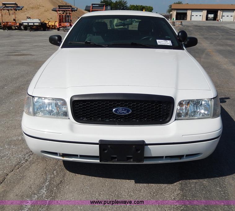 image for item H9744 2010 Ford Crown Victoria Police Interceptor
