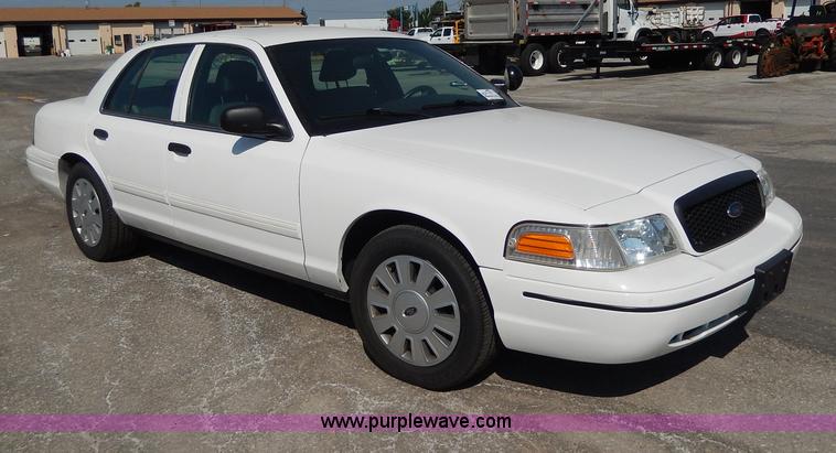 image for item H9744 2010 Ford Crown Victoria Police Interceptor