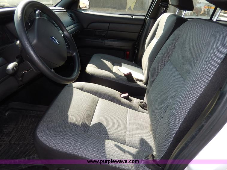 image for item H9744 2010 Ford Crown Victoria Police Interceptor