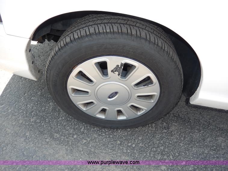 image for item H9744 2010 Ford Crown Victoria Police Interceptor